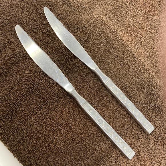 2 (Two) Distinction Lisbon Stainless Oneida 9 1/4" - Picture 1 of 5